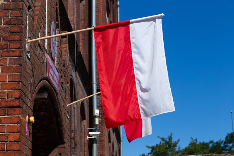 2 maja, Dzień Flagi Rzeczypospolitej Polskiej. Wywieś flagę!