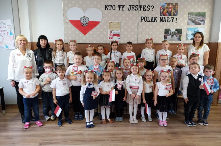 Narodowe Święto Niepodległości "Szkoła do hymnu"; Przedszkole