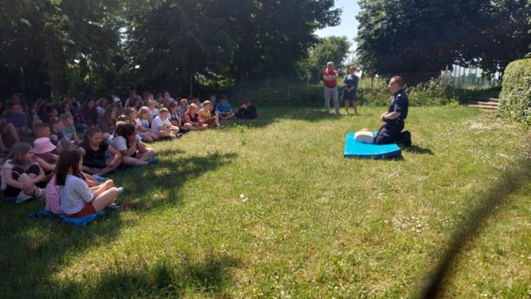 “Bezpieczne wakacje” – spotkanie z policjantami.

