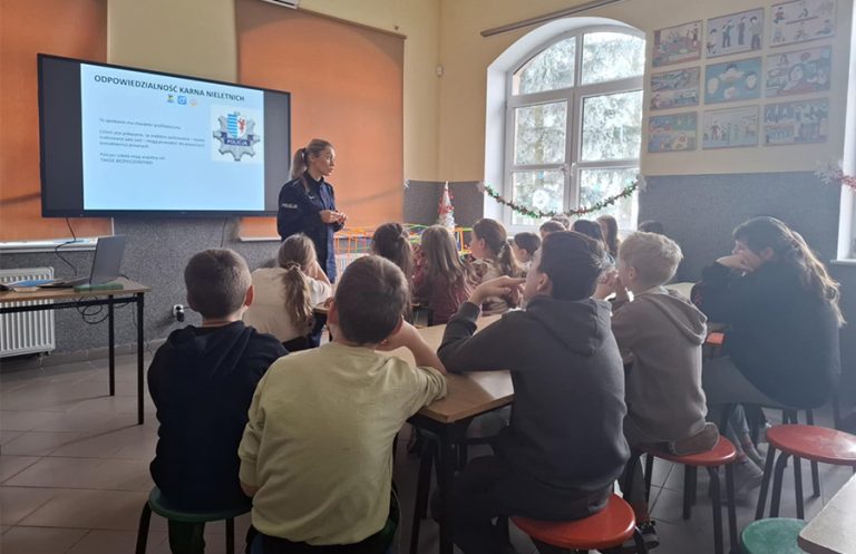 Spotkanie klas 3-8 z profilaktykiem